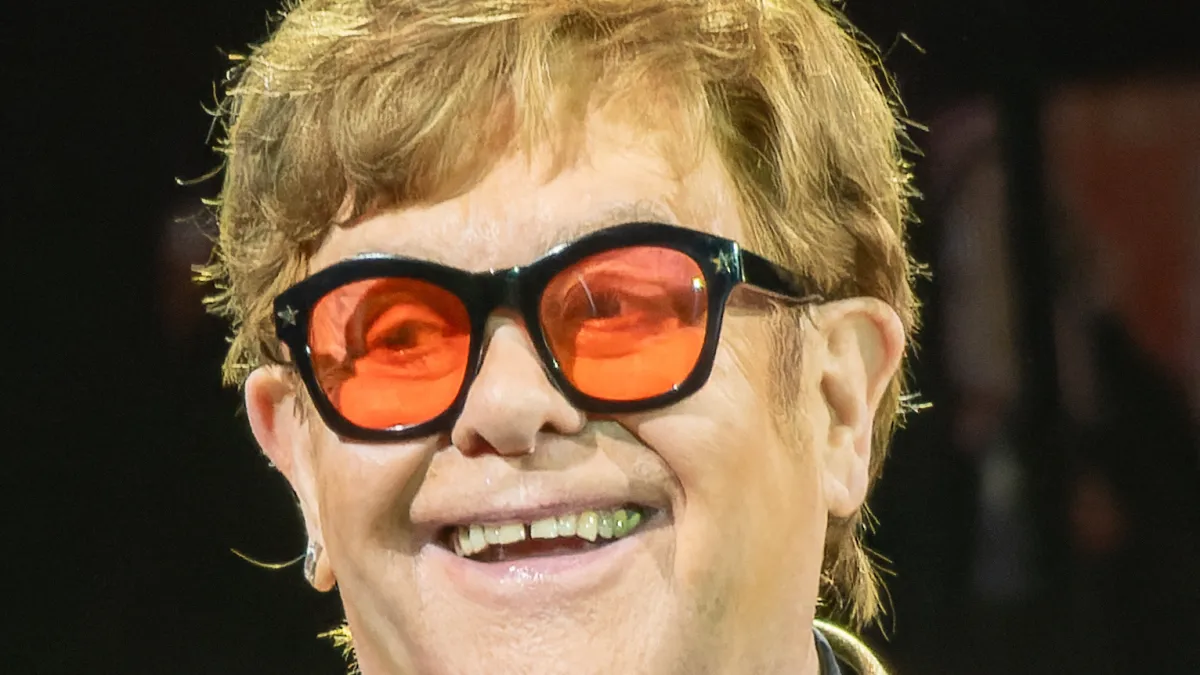 Elton John relança Rock of the Westies com faixas inéditas